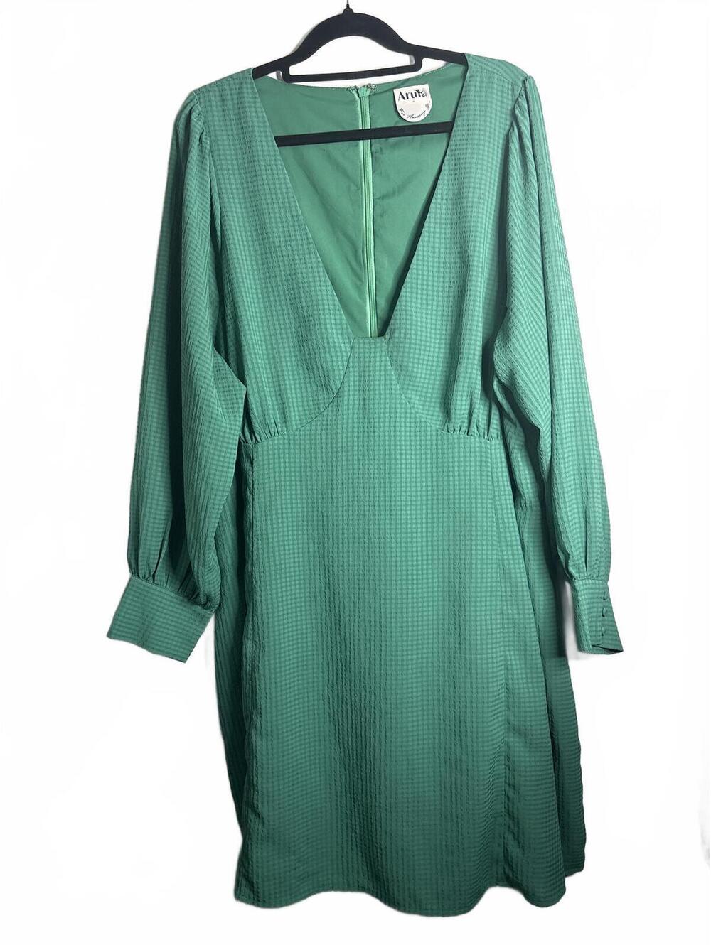 Arula 1X Knee-length Dress